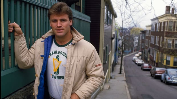 mmqb-howie-long-war.jpg